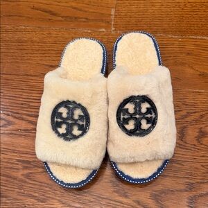Tory Burch Tan Fuzzy Slippers with Black Logo size 7 NEW